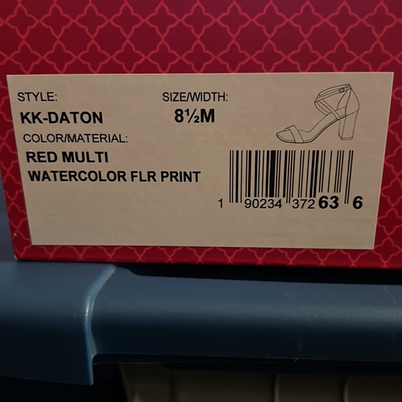 Women’s Kelly and Katie Res Multi Watercolor Print 3” Heels New in Box - Picture 5 of 5